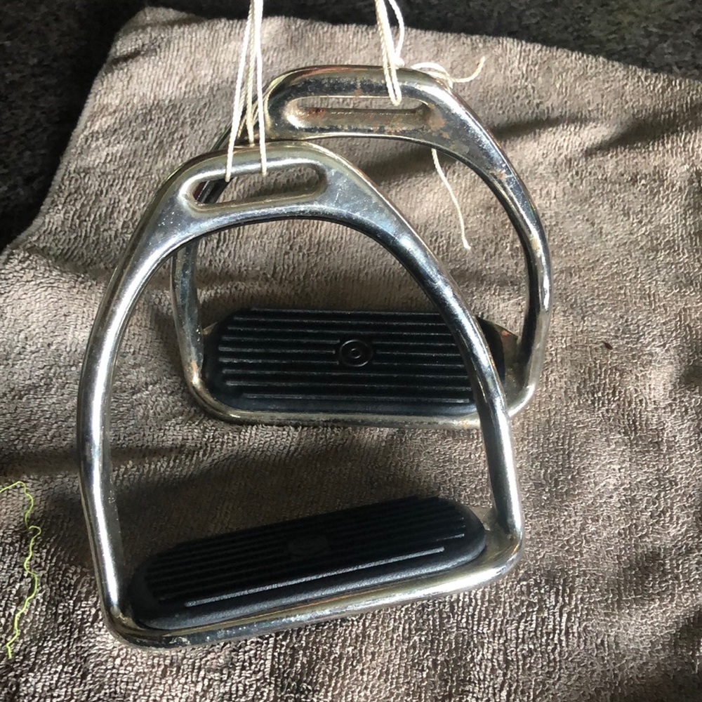 Stirrup irons English